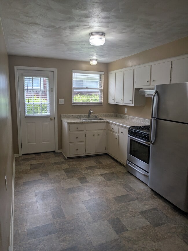 Building Photo - 3002 Mintwood Dr