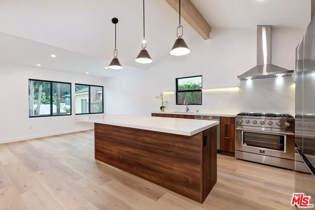 Building Photo - 8343 Ridpath Dr