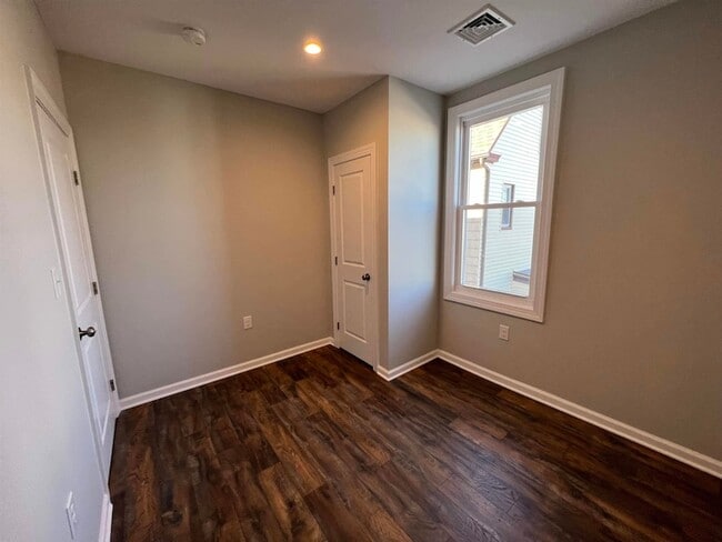 Foto del edificio - 440 Ave E