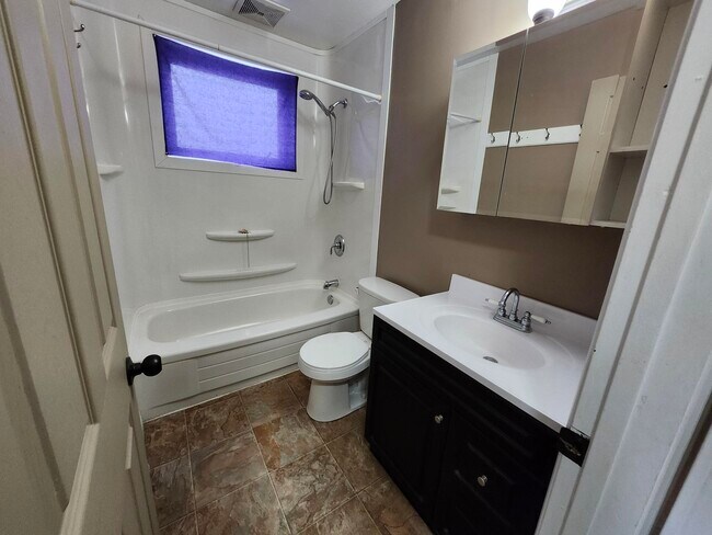 Building Photo - 9 Green Valley Dr