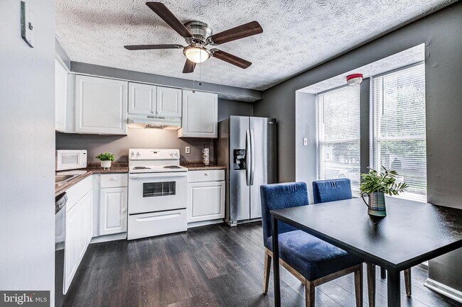 Building Photo - 9442 Granite Hill