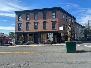 Building Photo - 473 Main St
