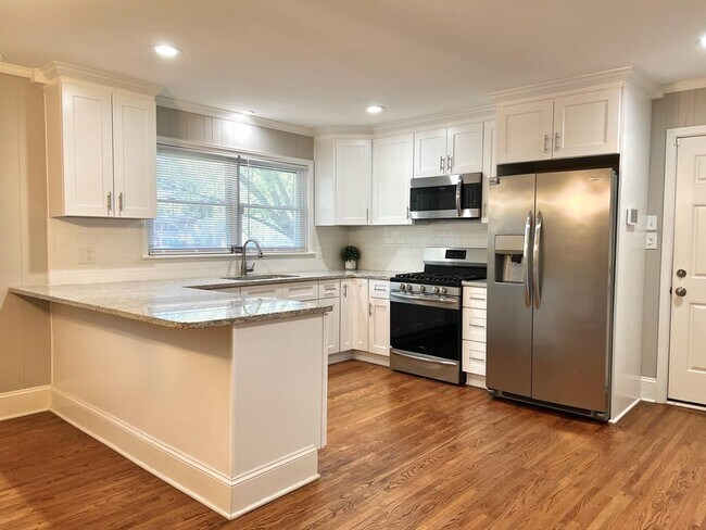 Foto del edificio - 3646 Enfield Rd