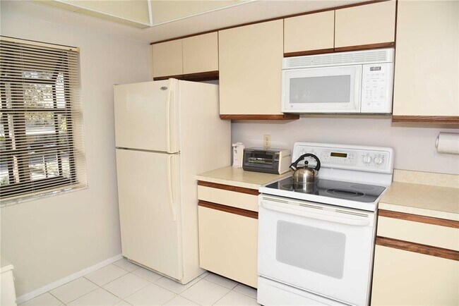 Foto del edificio - 335 3 Lakes Ln