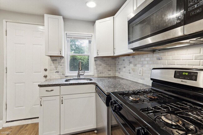 Foto del edificio - 1 br, 1 bath Triplex - 1707 N Gratz ST Unit A