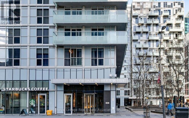 Photo du bâtiment - 300 Front St W