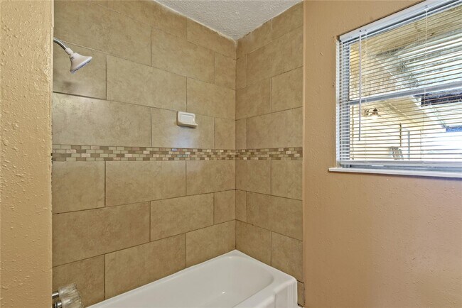 Building Photo - 2817 Lancaster Ln