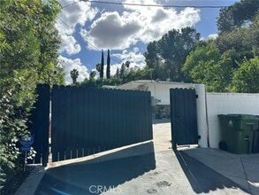Building Photo - 4545 Alonzo Ave