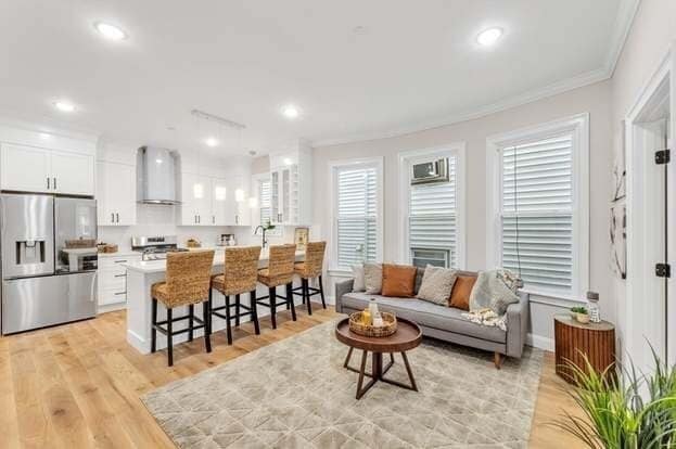 Primary Photo - 13 Monmouth St