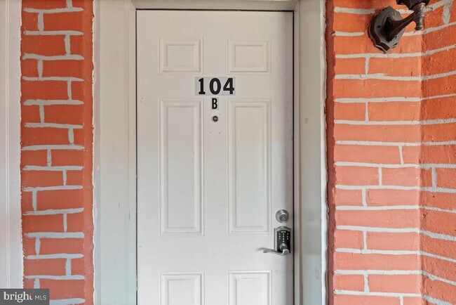 Foto del edificio - 104 R St NE