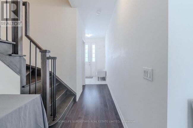 Building Photo - 16 Gosset Rd