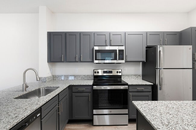 2BD, 2BA - 1078SF - Kitchen - Almaville Apartment Homes