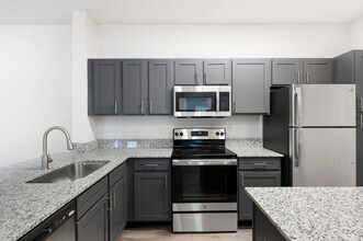 2BD, 2BA - 1078SF - Kitchen - Almaville Apartment Homes