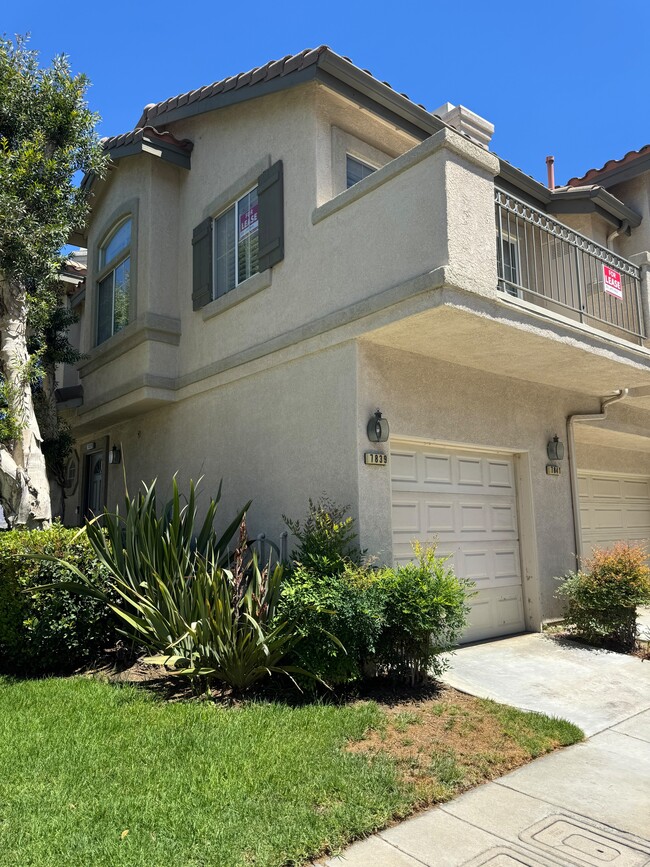 Building Photo - 7839 E Viewrim Dr