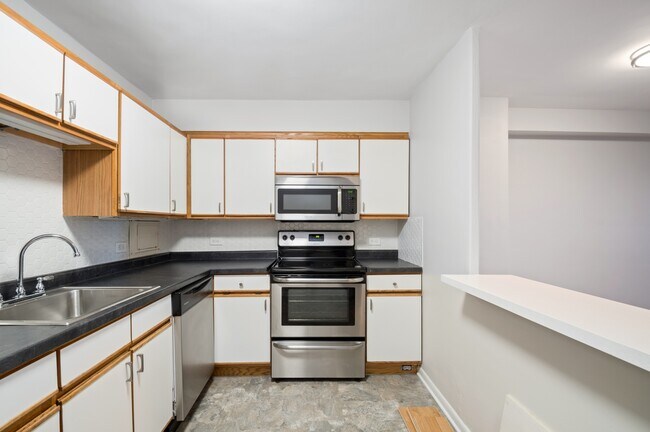Foto del edificio - 555 W Cornelia Ave