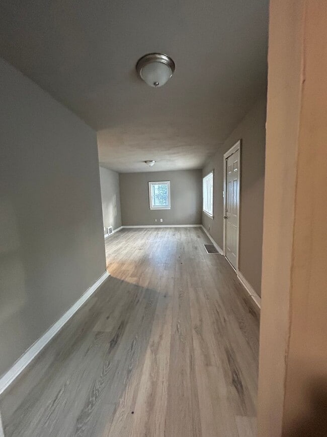 Building Photo - 2 Bedroom Home with Bonus Rooms in West Gary