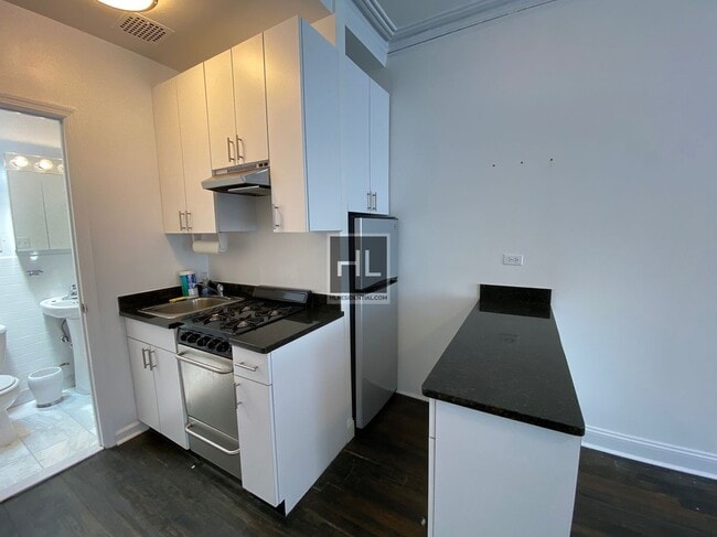 Building Photo - EAST 65 STREET