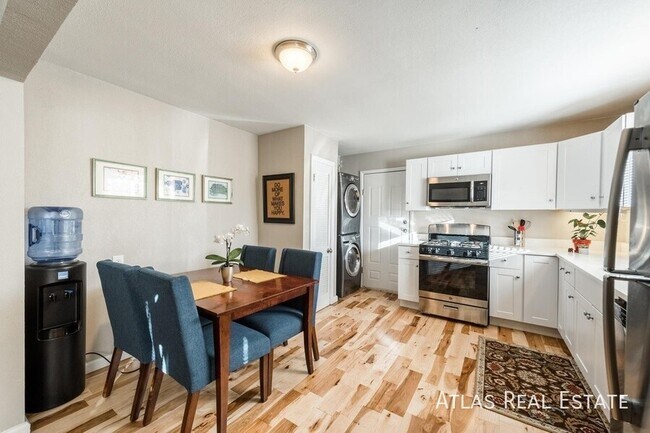 Building Photo - Beautifully remodeled brick ranch duplex i...