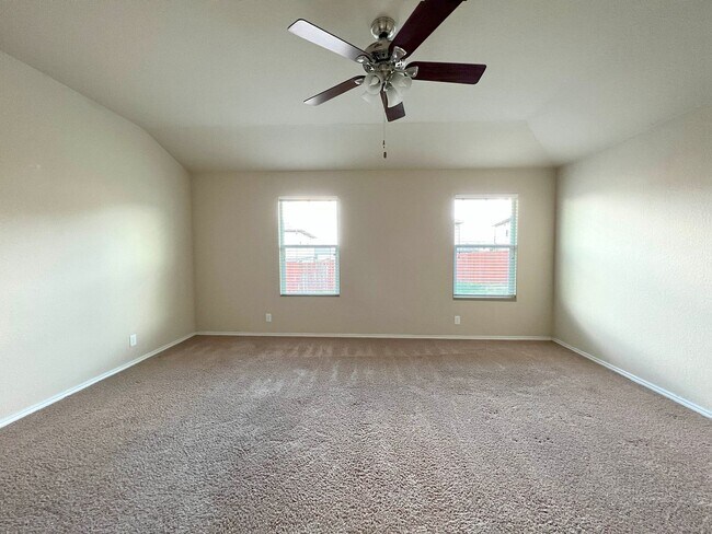 Building Photo - Rhine Valley 4 bedroom, 2.5 bath