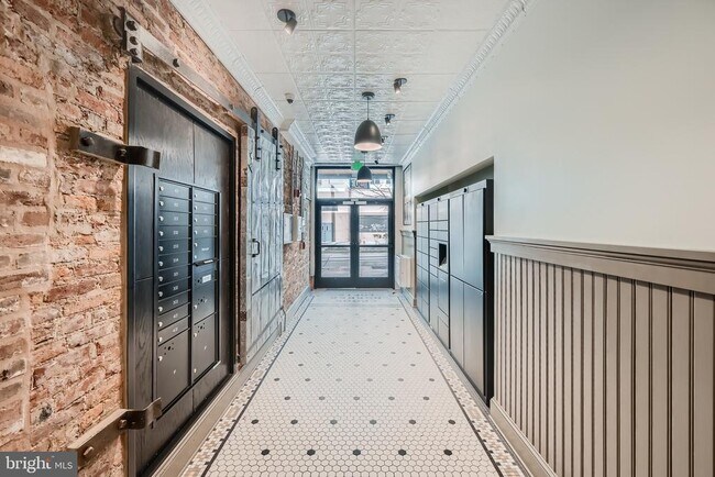 Foto del edificio - 303 N Howard St