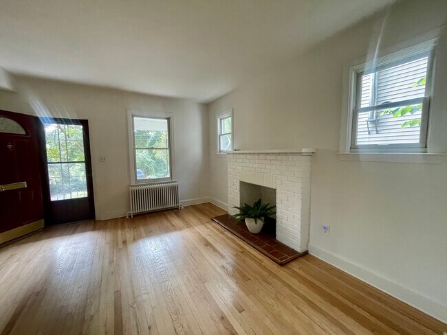 Living room - 6027 Ridge Dr