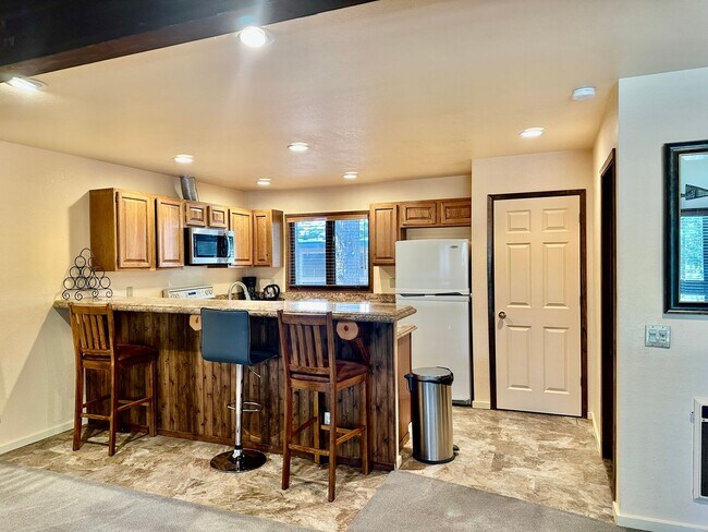 Foto del edificio - Spacious 2 Bed, 3 Bath Condo - Year-Round Rental
