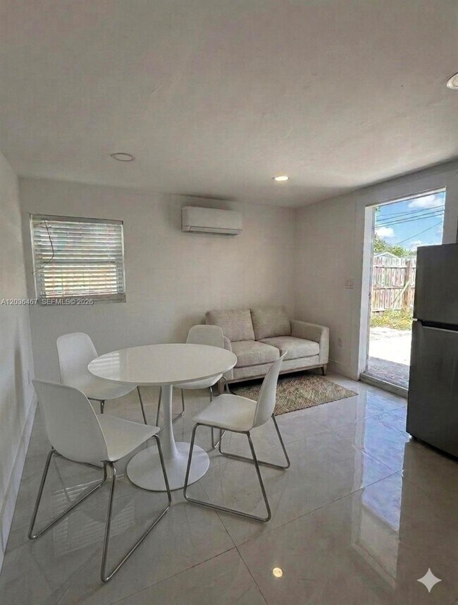 Foto del edificio - 1321 NE 212th Terrace