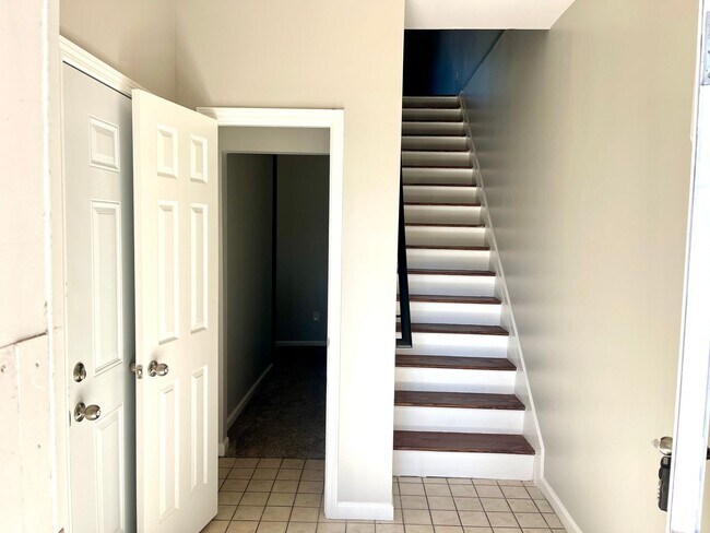 Foto del edificio - Welcome to this stunning 3-bedroom, 3-bathroom townhome located in the vibrant city of Atlanta, GA.