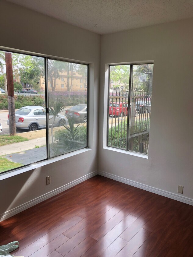 Foto del edificio - 11852 Chandler Blvd