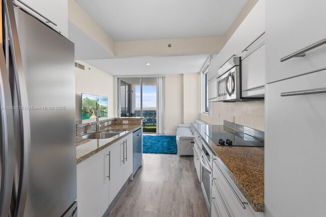 Building Photo - 2641 N Flamingo Rd