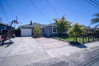 Building Photo - 450 Patch Ave