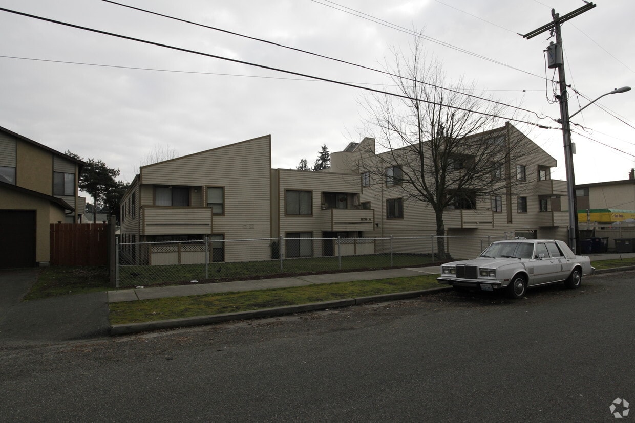 Building Photo - Selaine Apartments