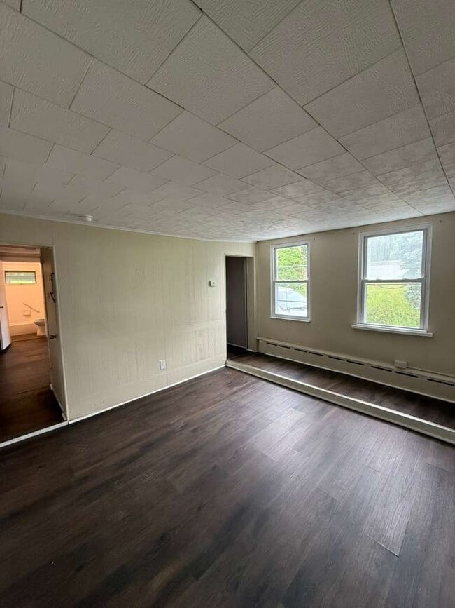 Building Photo - 385 Carver St