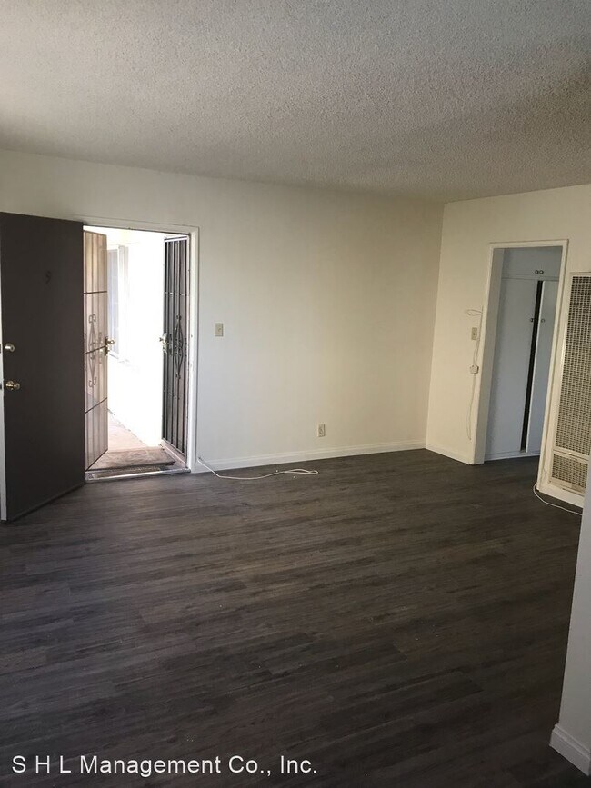 Building Photo - 4729 San Vicente Blvd