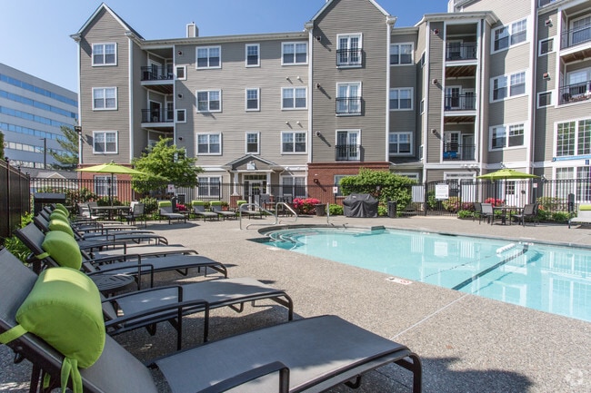 Pool/Lounge - Washington Crossing Apartments