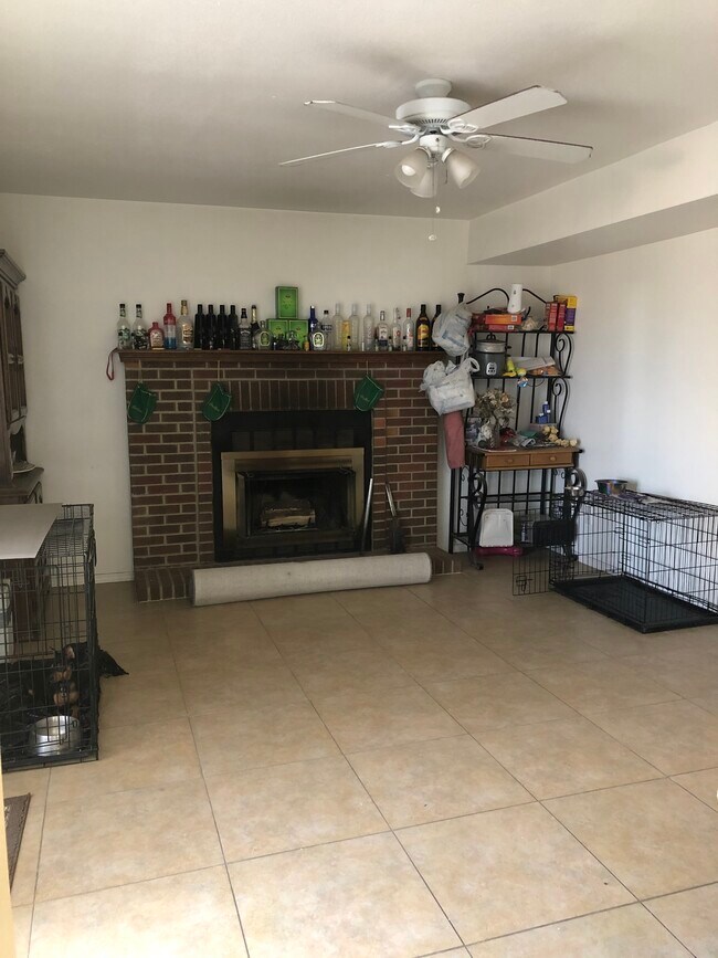 Building Photo - 4750 Live Oak Dr