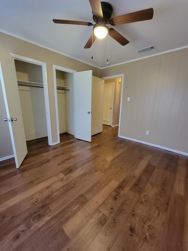 Building Photo - 11662 W First Ave