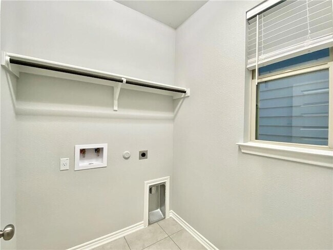 Building Photo - 1701 Yaupon Grove Ln