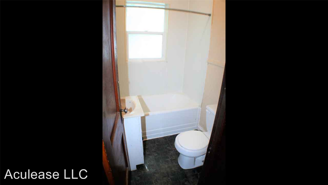 Building Photo - 524 Osage St