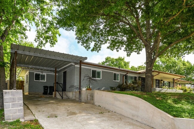 Photo - 4406-4410 Granbury TriPlex Apartment