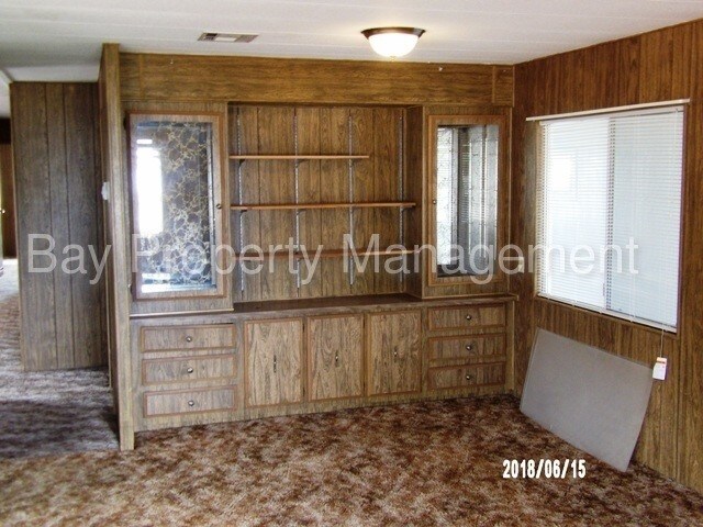 Building Photo - 672 Old Stage Rd