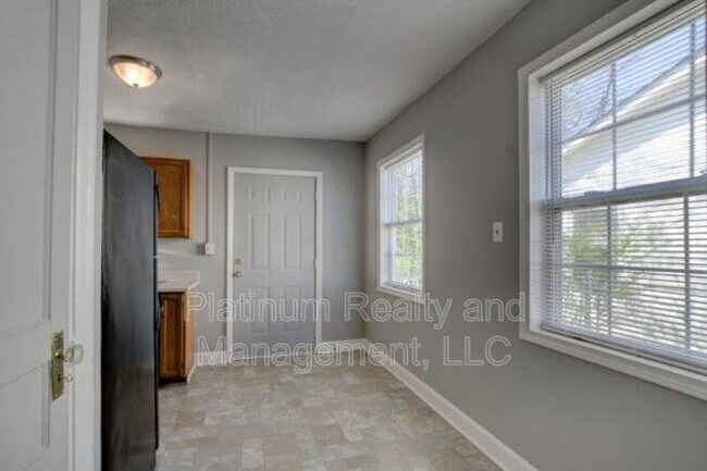 Building Photo - 1226 Crossland Ave