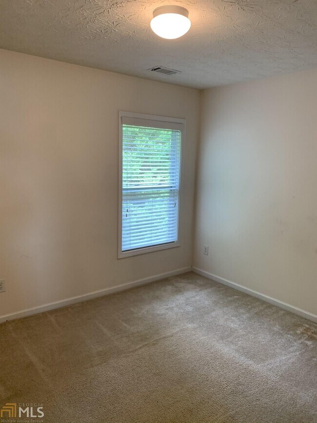 Building Photo - 145 Laurelton Cir