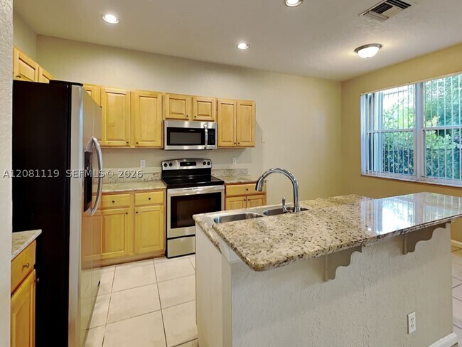 Foto del edificio - 5143 Heron Ct