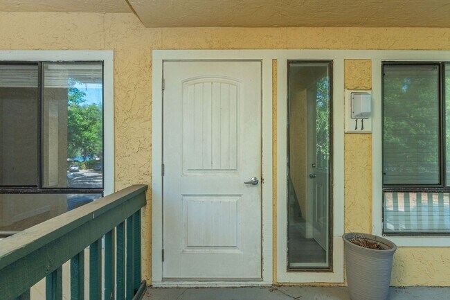Building Photo - Niceville Condo w/Gorgeous Water View!