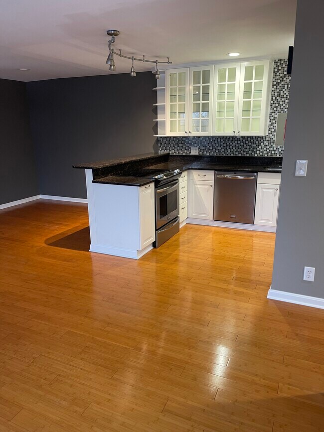 Kitchen - 323 E 2nd St