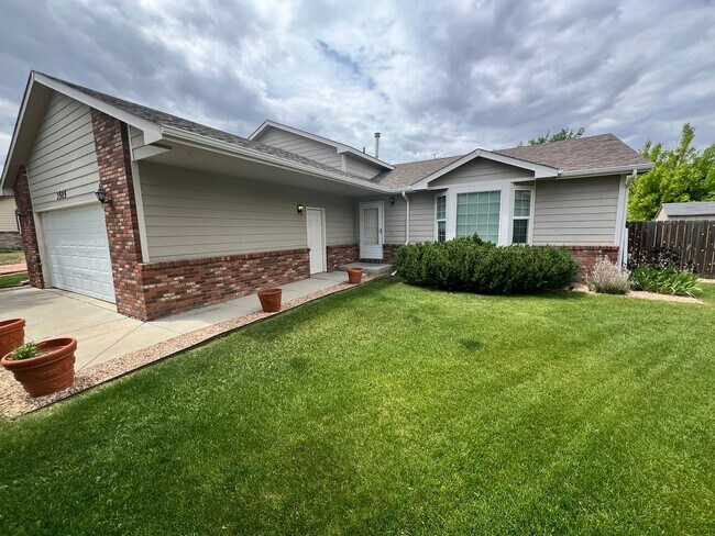 Building Photo - Refreshed 3-Bedroom Home on 1/3 Acre!