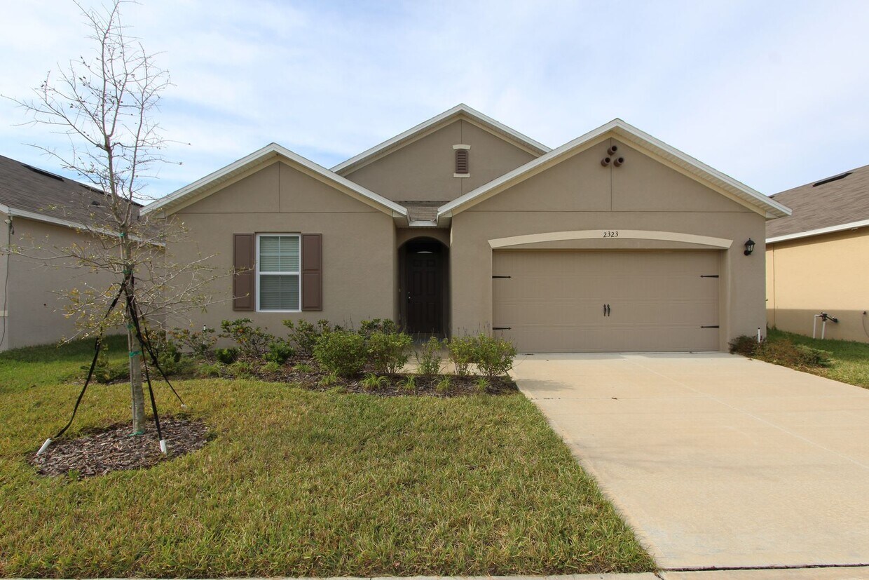 Foto principal - Beautiful 4 BR / 2 BA Home in Lakeland!