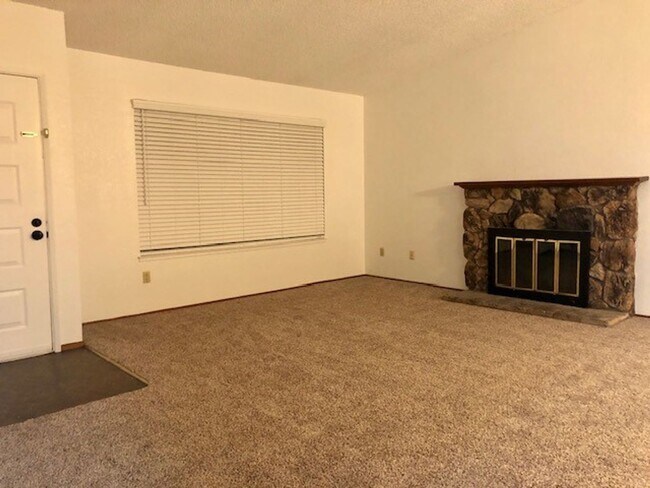 Building Photo - Clean 3 bedroom, 2 bath home in Rancho Cordova