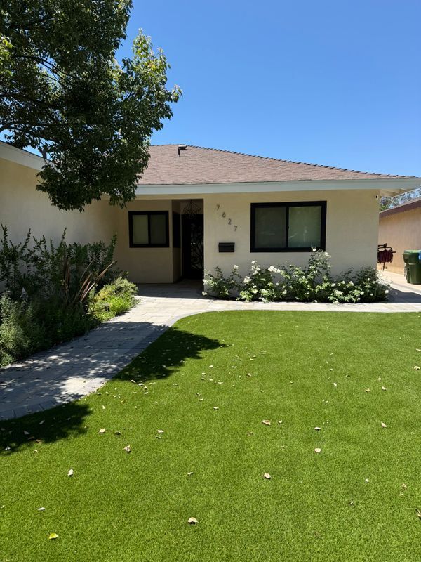 Foto principal - 7627 Encino Ave